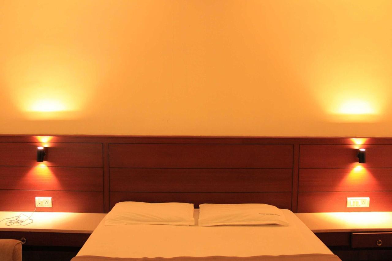 Hotel Venkadaramana Tower - Friendliness & Cleanliness Room Кумбаконам Екстер'єр фото