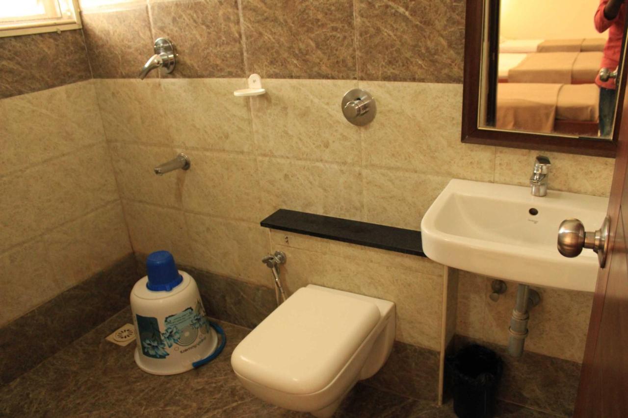 Hotel Venkadaramana Tower - Friendliness & Cleanliness Room Кумбаконам Екстер'єр фото