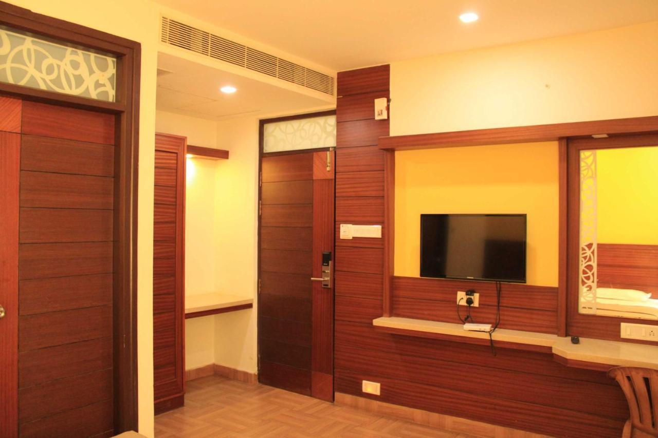 Hotel Venkadaramana Tower - Friendliness & Cleanliness Room Кумбаконам Екстер'єр фото